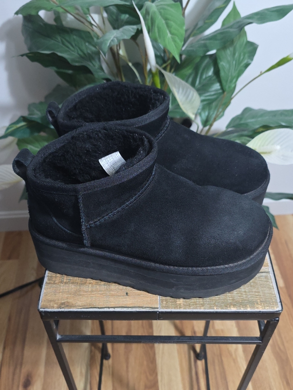 UGG Ultra Mini Platform Boots Women's Black Suede Ankle Booties Sz 8